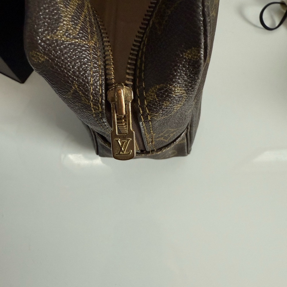 AUTH Louis Vuitton Monogram Trousse Toilette 28 Cosmetics Pouch Purse - Picture 6 of 11